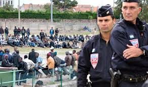cops-migrants